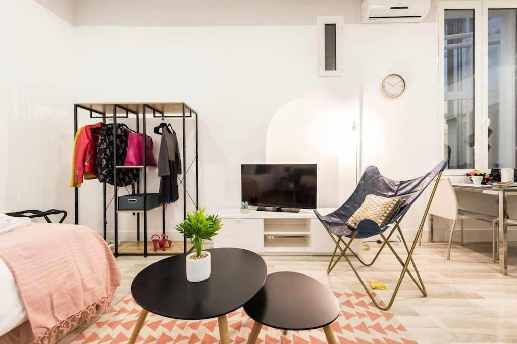 Calle Huertas Acogedor By Regalatemadrid Exterior photo